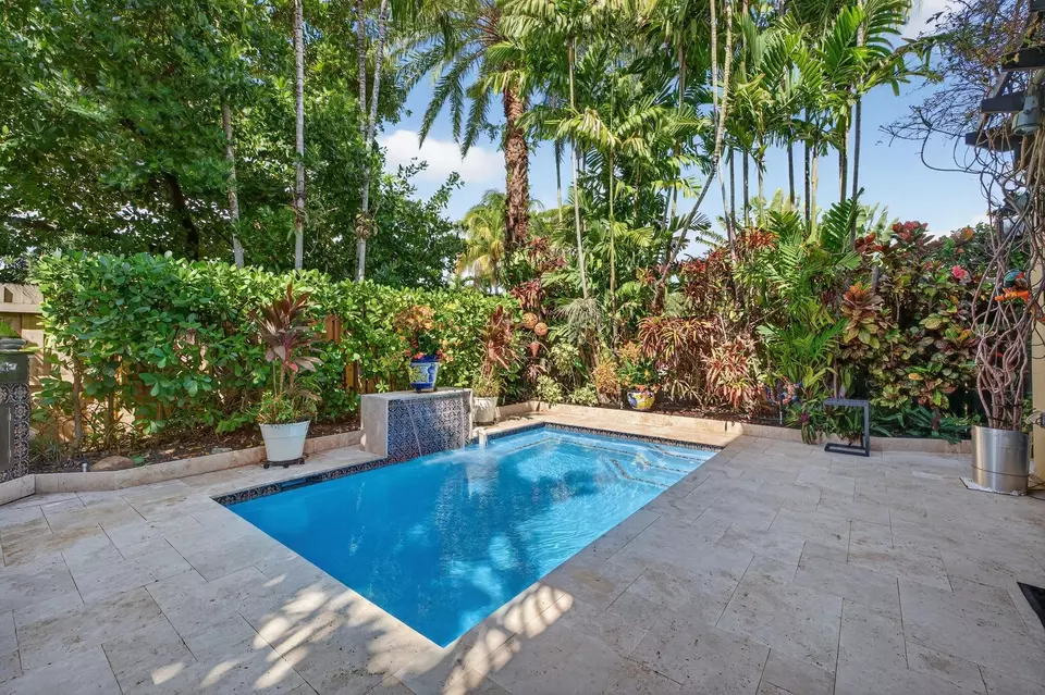 Exterior - 1747 NE 12th St #1747, Fort Lauderdale, FL 33304 photo 8 of 15
