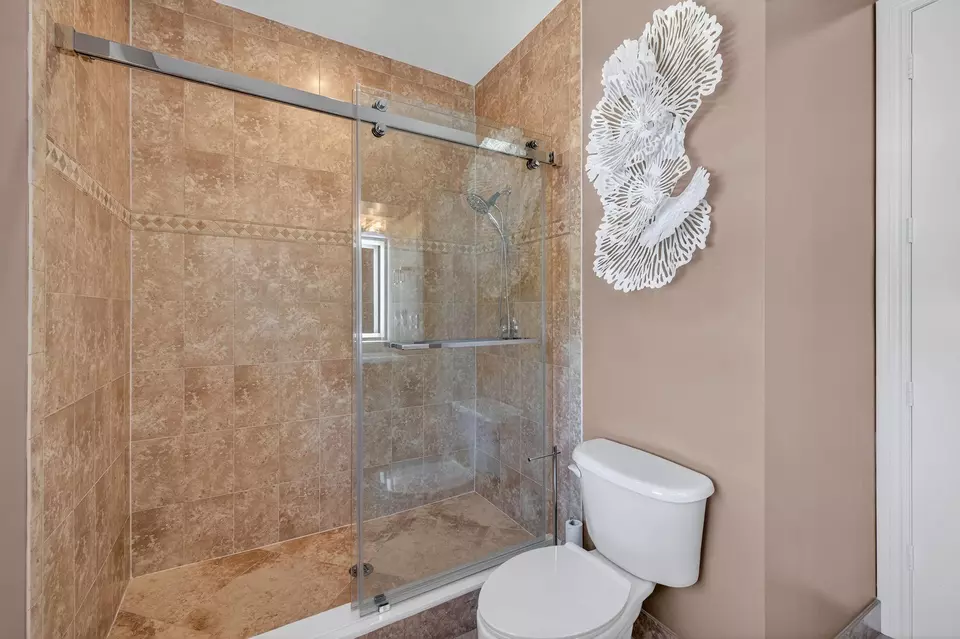 Bath - 1747 NE 12th St #1747, Fort Lauderdale, FL 33304 photo 6 of 7