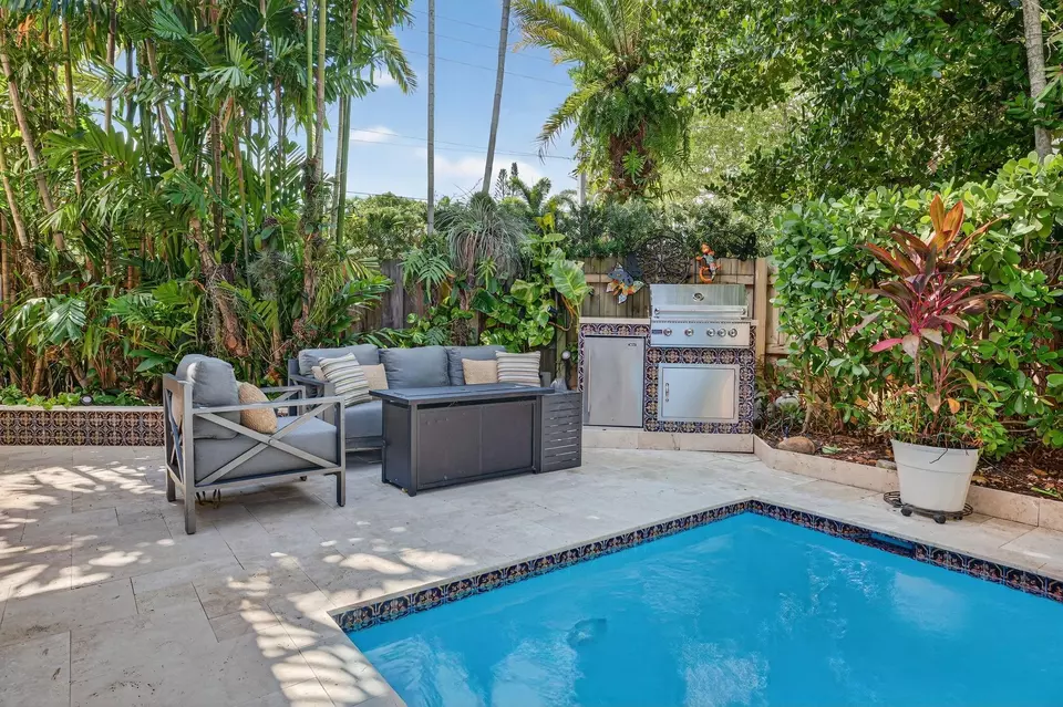 Exterior - 1747 NE 12th St #1747, Fort Lauderdale, FL 33304 photo 9 of 15