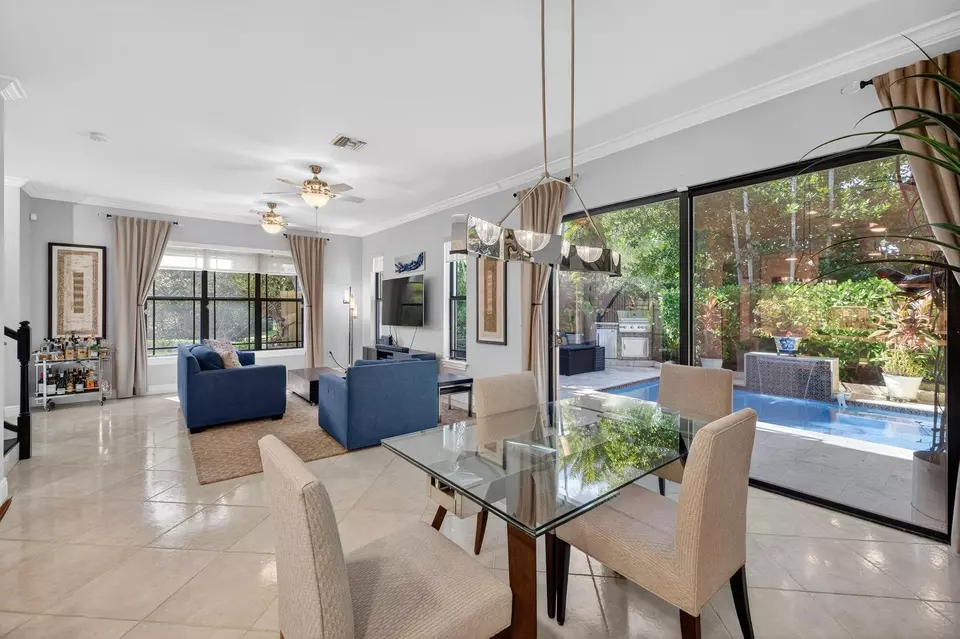 Dining - 1747 NE 12th St #1747, Fort Lauderdale, FL 33304 photo 1 of 2