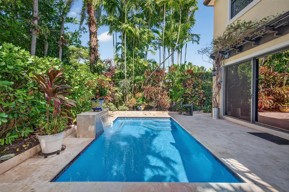 Exterior - 1747 NE 12th St #1747, Fort Lauderdale, FL 33304 photo 12 of 15
