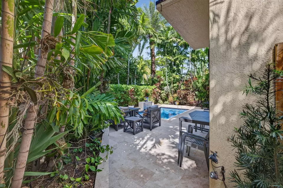 Exterior - 1747 NE 12th St #1747, Fort Lauderdale, FL 33304 photo 13 of 15
