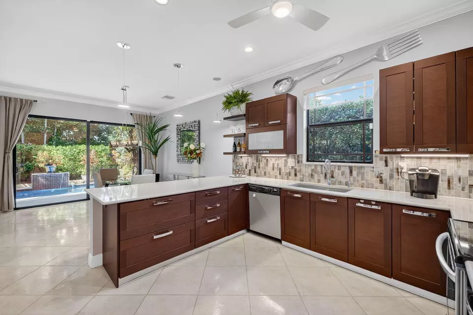 Kitchen - 1747 NE 12th St #1747, Fort Lauderdale, FL 33304 photo 2 of 3