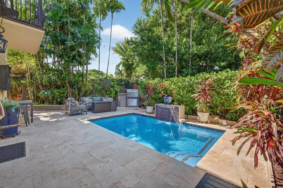 Exterior - 1747 NE 12th St #1747, Fort Lauderdale, FL 33304 photo 7 of 15