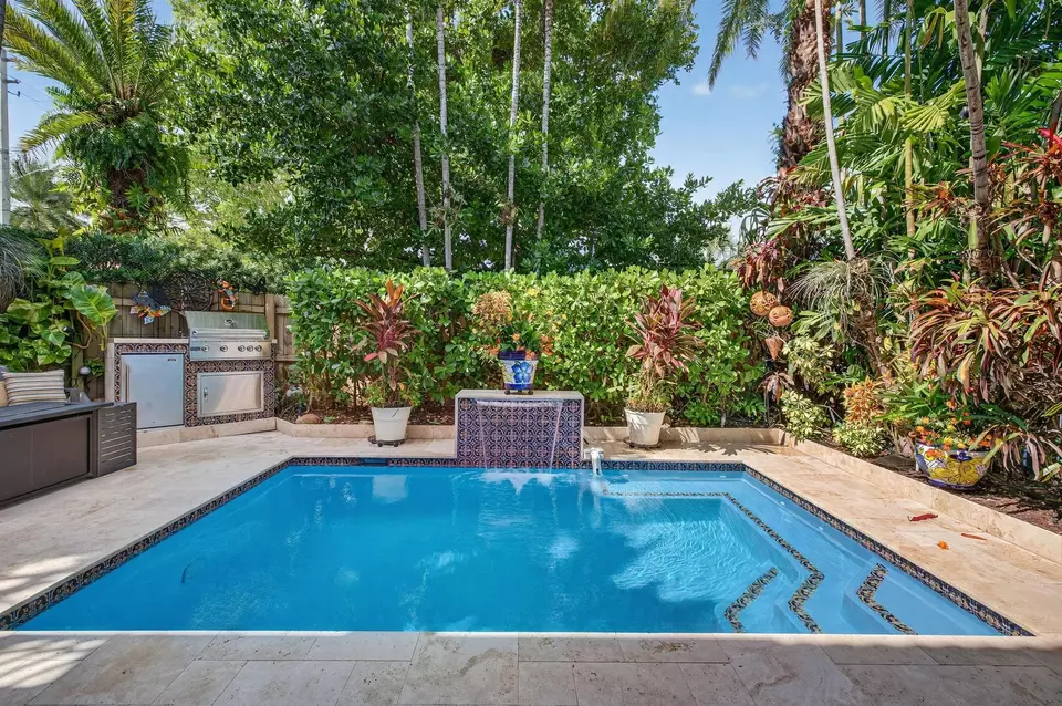 Exterior - 1747 NE 12th St #1747, Fort Lauderdale, FL 33304 photo 6 of 15