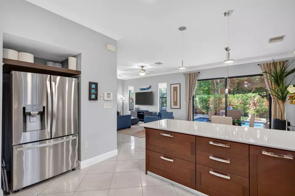 Kitchen - 1747 NE 12th St #1747, Fort Lauderdale, FL 33304 photo 3 of 3