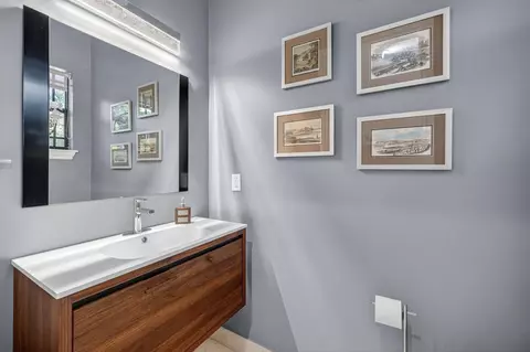 Bath - 1747 NE 12th St #1747, Fort Lauderdale, FL 33304 photo 1 of 7