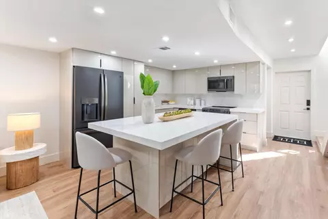 840 NE 20th Dr, Wilton Manors, FL 33305