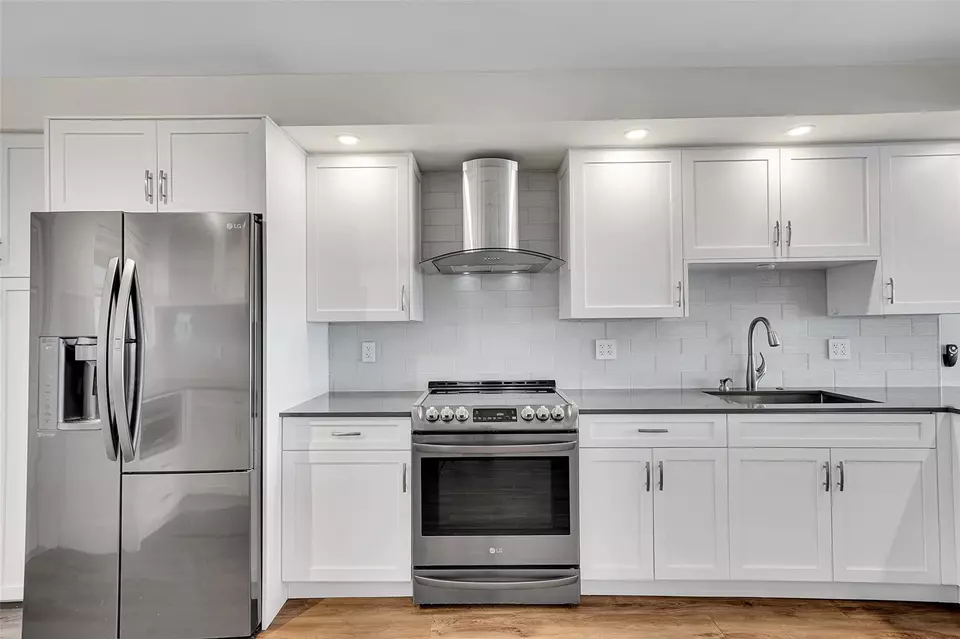 Kitchen - 3121 NE 51 St #406E, Fort Lauderdale, FL 33308 photo 2 of 9