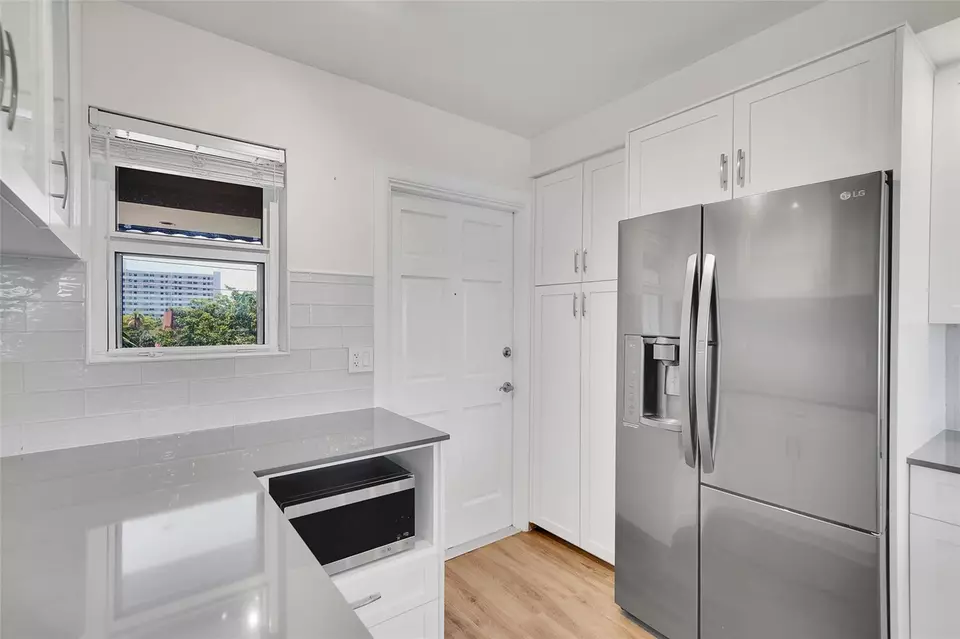 Kitchen - 3121 NE 51 St #406E, Fort Lauderdale, FL 33308 photo 7 of 9