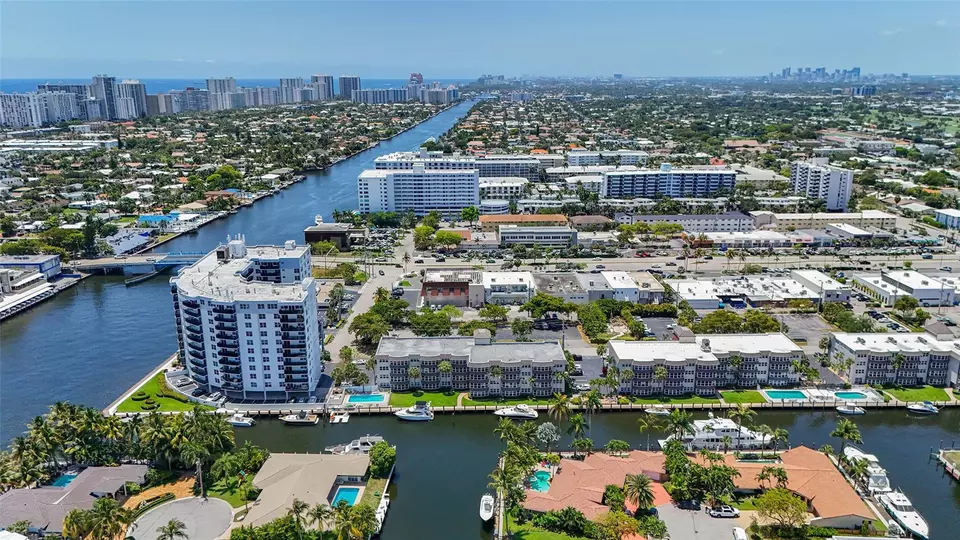 View/Area - 3121 NE 51 St #406E, Fort Lauderdale, FL 33308 photo 7 of 8