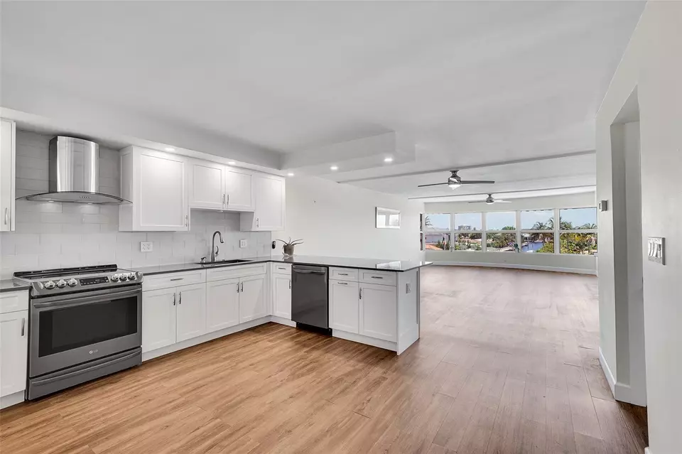 Kitchen - 3121 NE 51 St #406E, Fort Lauderdale, FL 33308 photo 3 of 9