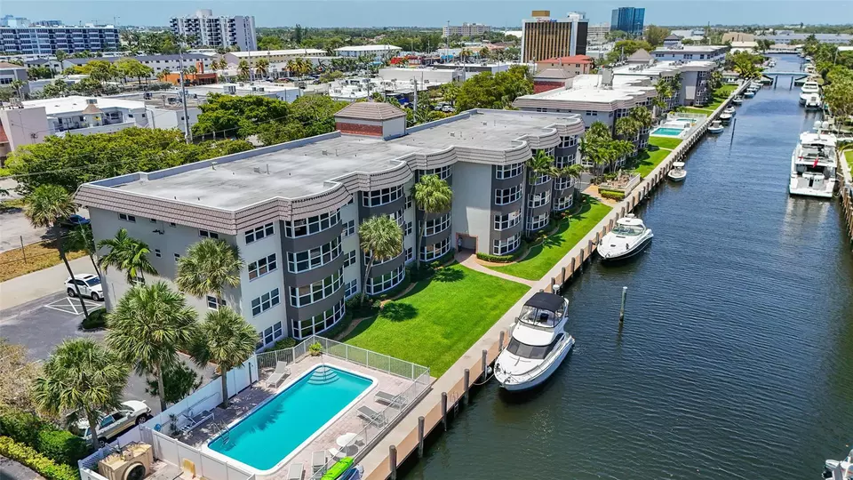 View/Area - 3121 NE 51 St #406E, Fort Lauderdale, FL 33308 photo 3 of 8