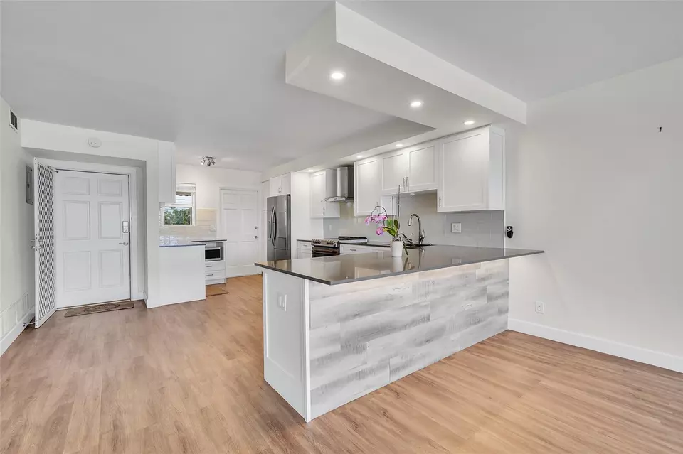 Kitchen - 3121 NE 51 St #406E, Fort Lauderdale, FL 33308 photo 8 of 9