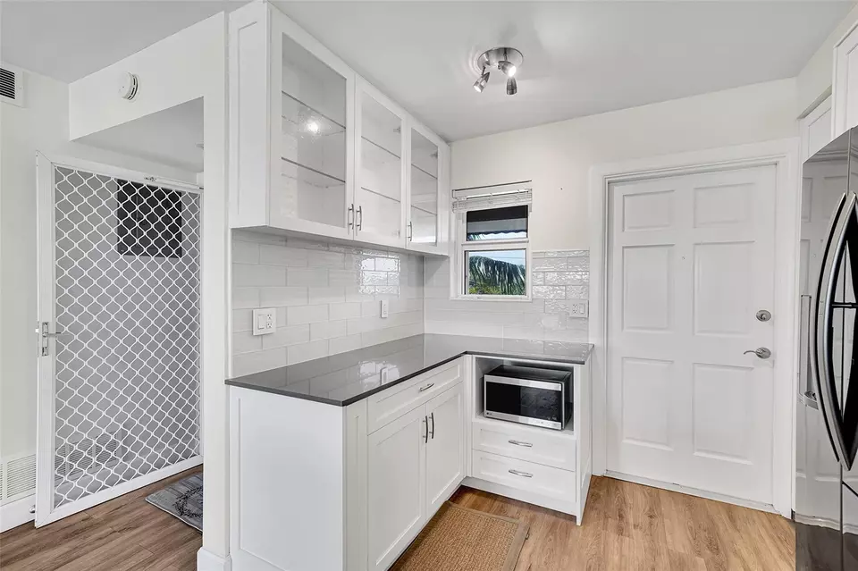 Kitchen - 3121 NE 51 St #406E, Fort Lauderdale, FL 33308 photo 6 of 9