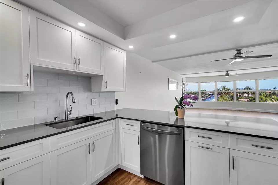 Kitchen - 3121 NE 51 St #406E, Fort Lauderdale, FL 33308 photo 4 of 9