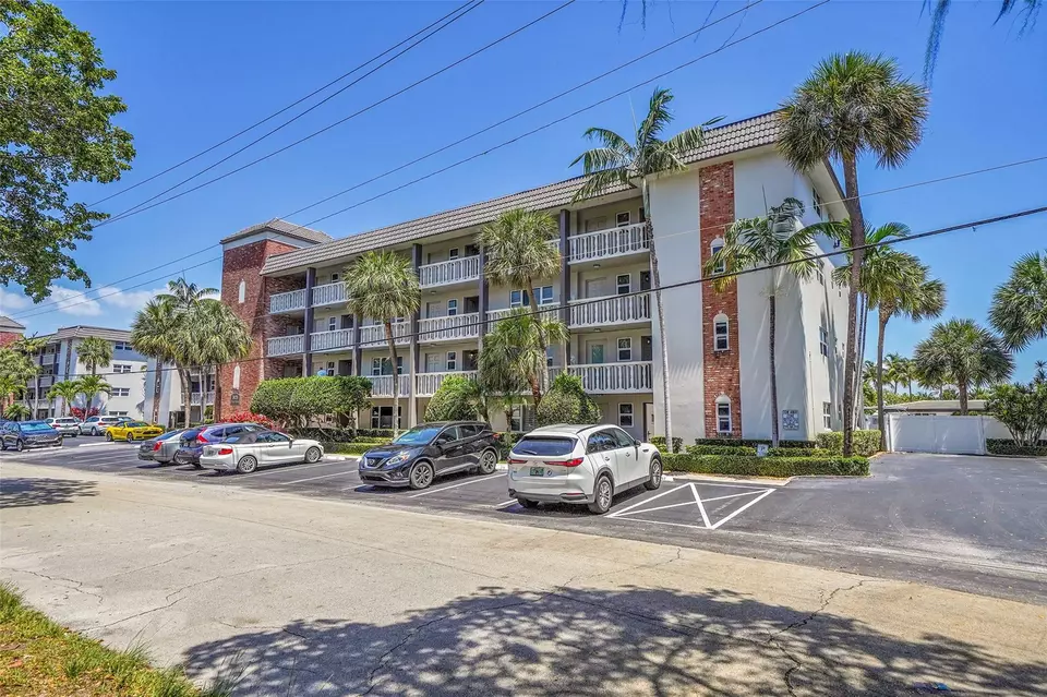 Exterior - 3121 NE 51 St #406E, Fort Lauderdale, FL 33308 photo 4 of 5