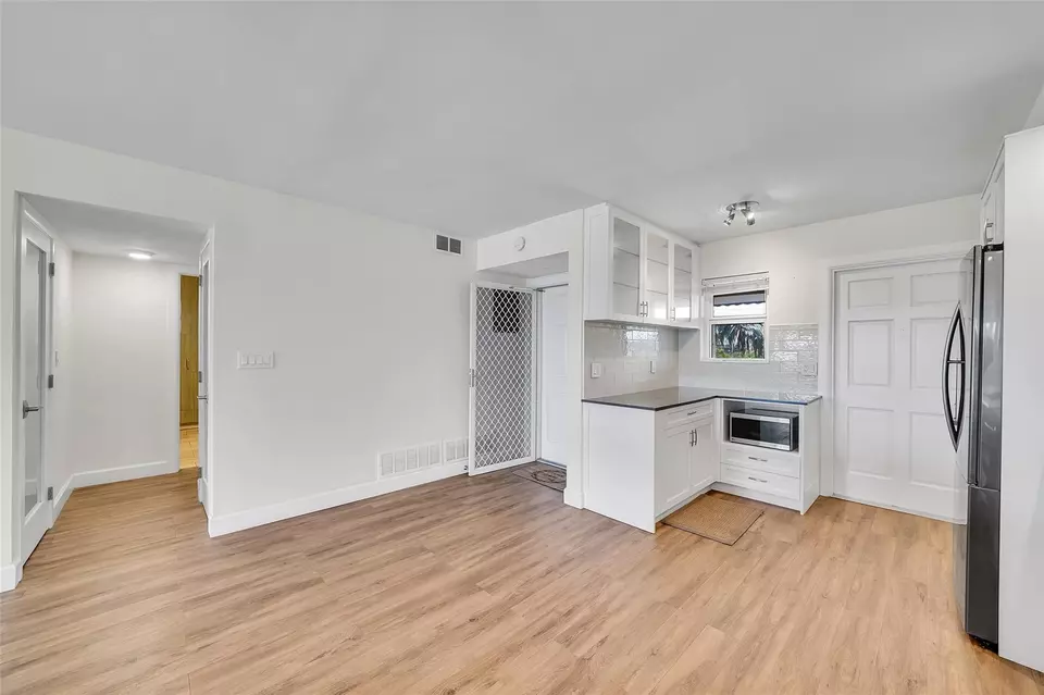 Living - 3121 NE 51 St #406E, Fort Lauderdale, FL 33308 photo 2 of 9