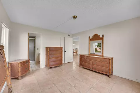 9261 Sunrise Lakes Blvd #112, Sunrise, FL 33322