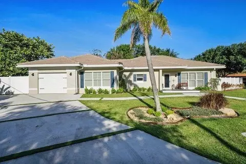 Exterior - 2622 NE 27th Ave, Lighthouse Point, FL 33064 photo 5 of 5