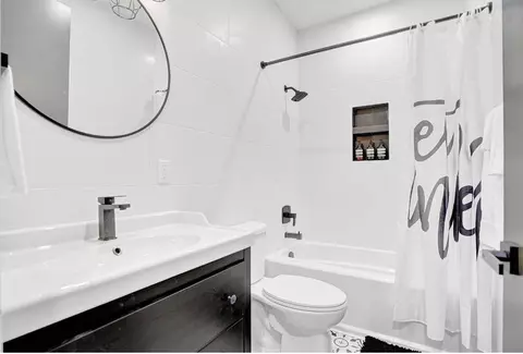Bath - 2622 NE 27th Ave, Lighthouse Point, FL 33064 photo 4 of 4