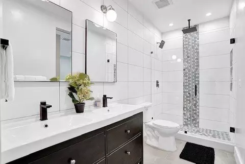 Bath - 2622 NE 27th Ave, Lighthouse Point, FL 33064 photo 1 of 4
