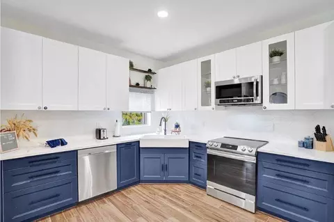 Kitchen - 2622 NE 27th Ave, Lighthouse Point, FL 33064 photo 1 of 3