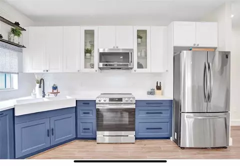 Kitchen - 2622 NE 27th Ave, Lighthouse Point, FL 33064 photo 2 of 3