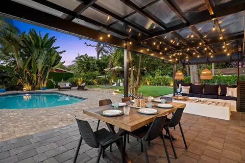 1813 SW 10th Ct, Fort Lauderdale, FL 33312