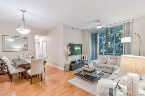 9755 NW 52nd St #112, Doral, FL 33178