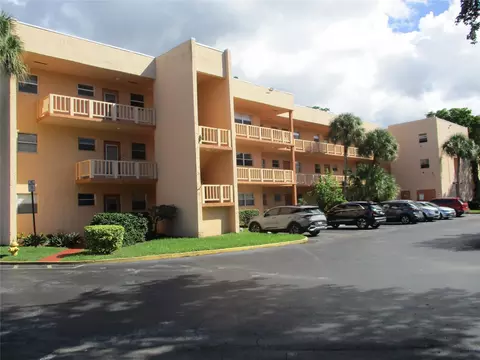 8390 Lagos De Campo Blvd #304, Tamarac, FL 33321
