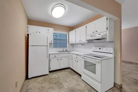 2010 Fillmore #202, Hollywood, FL 33020