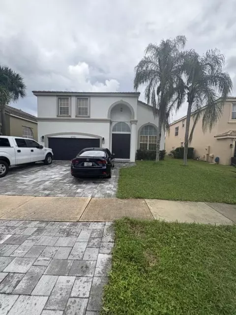 2761 Misty Oaks Cir, Royal Palm Beach, FL 33411