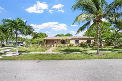 45 NE 212th St, Miami, FL 33179
