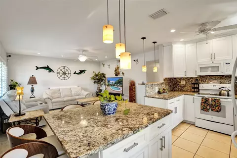 2000 NE 33rd St #5, Pompano Beach, FL 33064