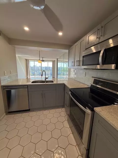 9 Royal Palm #6040, Boca Raton, FL 33432