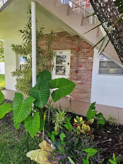 2851 E Golf #101, Pompano Beach, FL 33064