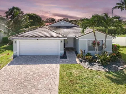 8260 Palm Gate, Boynton Beach, FL 33436