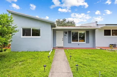 824 N Golf Dr, Hollywood, FL 33021