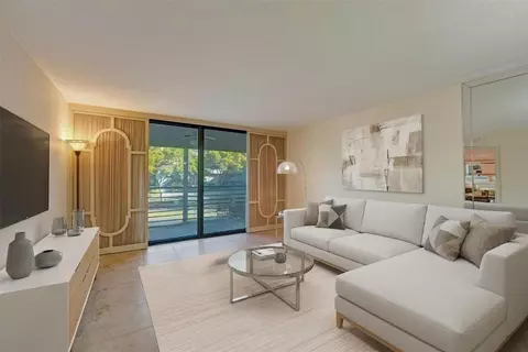 900 Colony Pt #221, Pembroke Pines, FL 33026