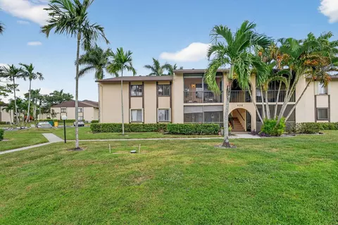 426 Pine Glen Ln #C2, Greenacres, FL 33463