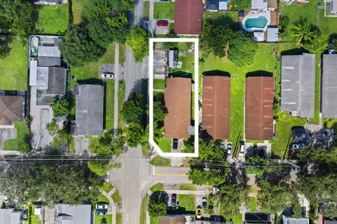 5747 Buchanan, Hollywood, FL 33021