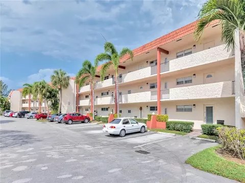 9800 N Hollybrook Lake Dr #202, Pembroke Pines, FL 33025