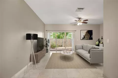 1160 NW 100th #1160, Pembroke Pines, FL 33024