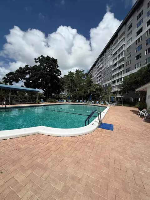 4001 Hillcrest Dr #1012, Hollywood, FL 33021