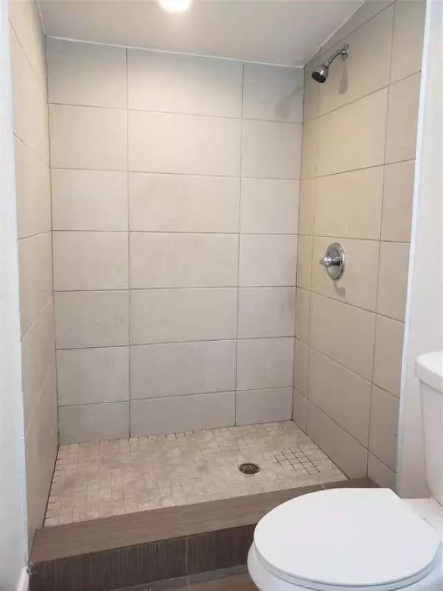 Bath - 1935 Fletcher St A B, Hollywood, FL 33020 photo 2 of 5