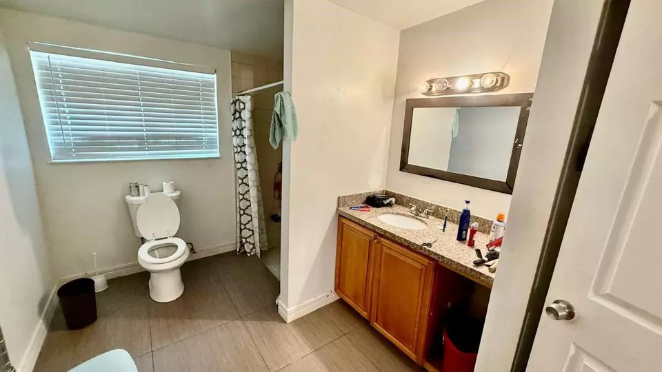 Bath - 1935 Fletcher St A B, Hollywood, FL 33020 photo 5 of 5