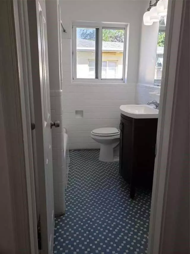 Bath - 1935 Fletcher St A B, Hollywood, FL 33020 photo 1 of 5