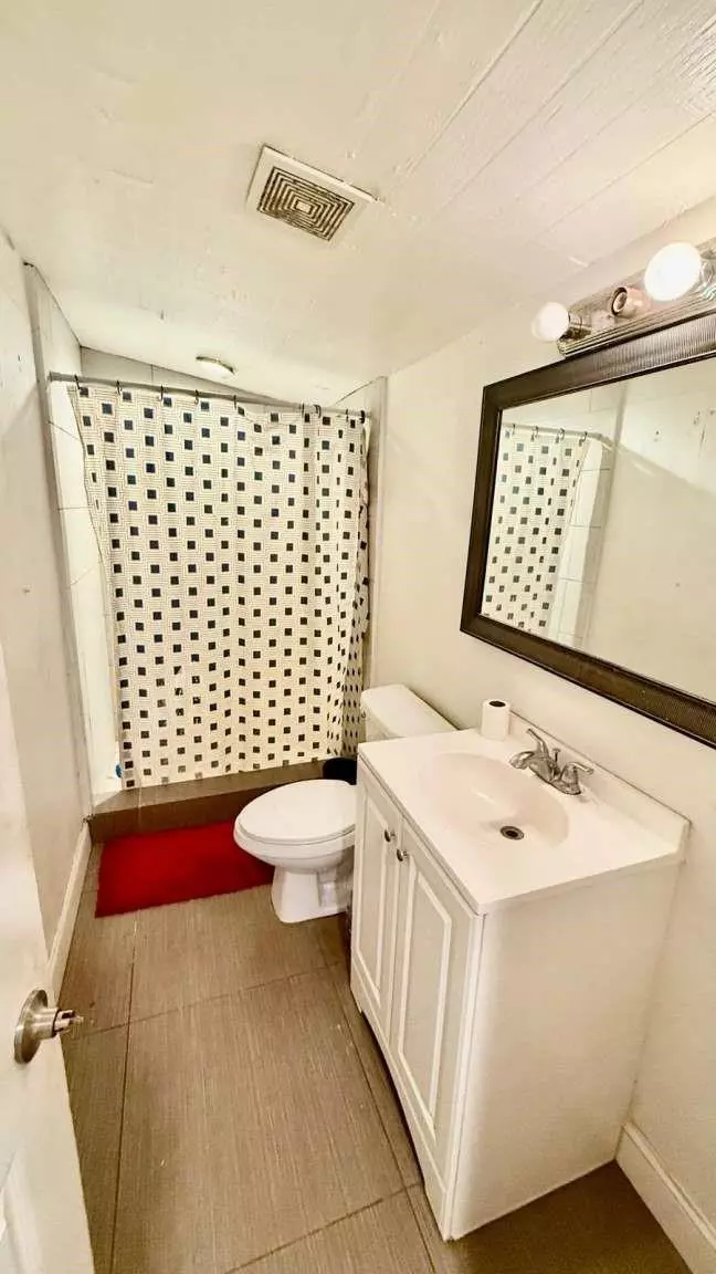 Bath - 1935 Fletcher St A B, Hollywood, FL 33020 photo 4 of 5