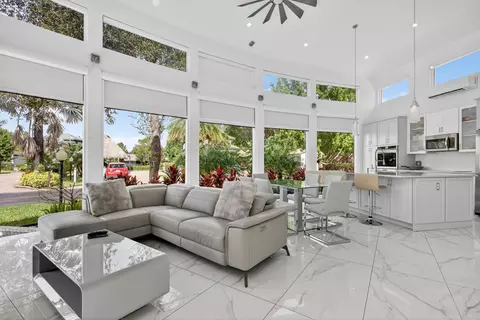 552 N Carol Pkwy #552, Margate, FL 33068